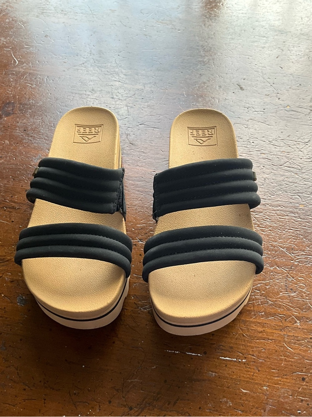 Ladies size 6 reef sandals - Picture 8 of 9